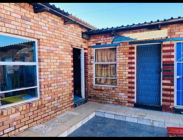 2 BEDROOM HOUSE FOR SALE IN TOEKOMSRUS